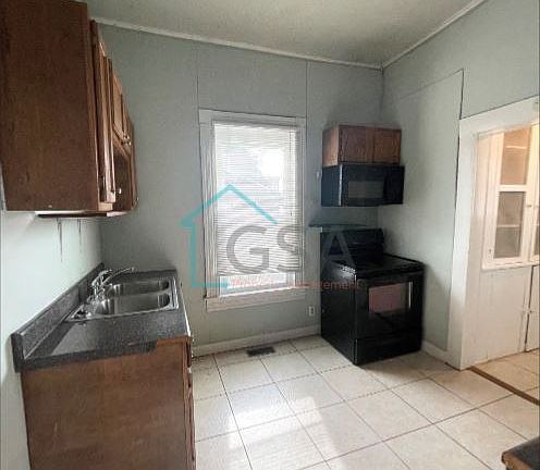 4th image of 19 Rowley St #B