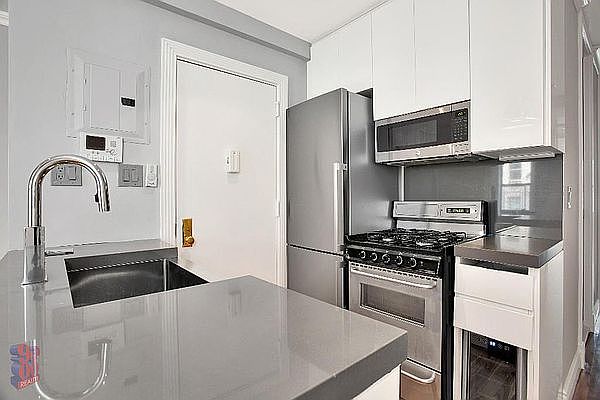 1st image of 529 E 6th St