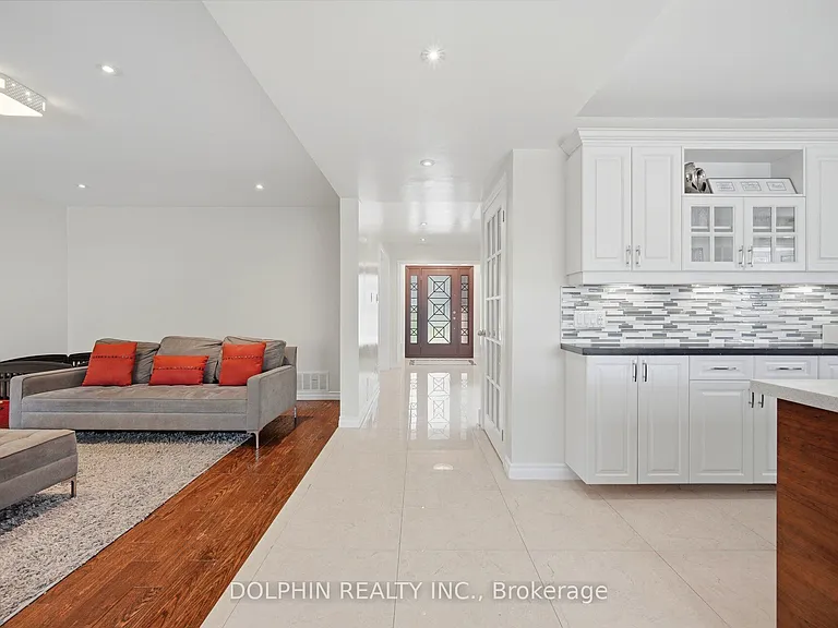1090 Vanier Dr — Photo 10