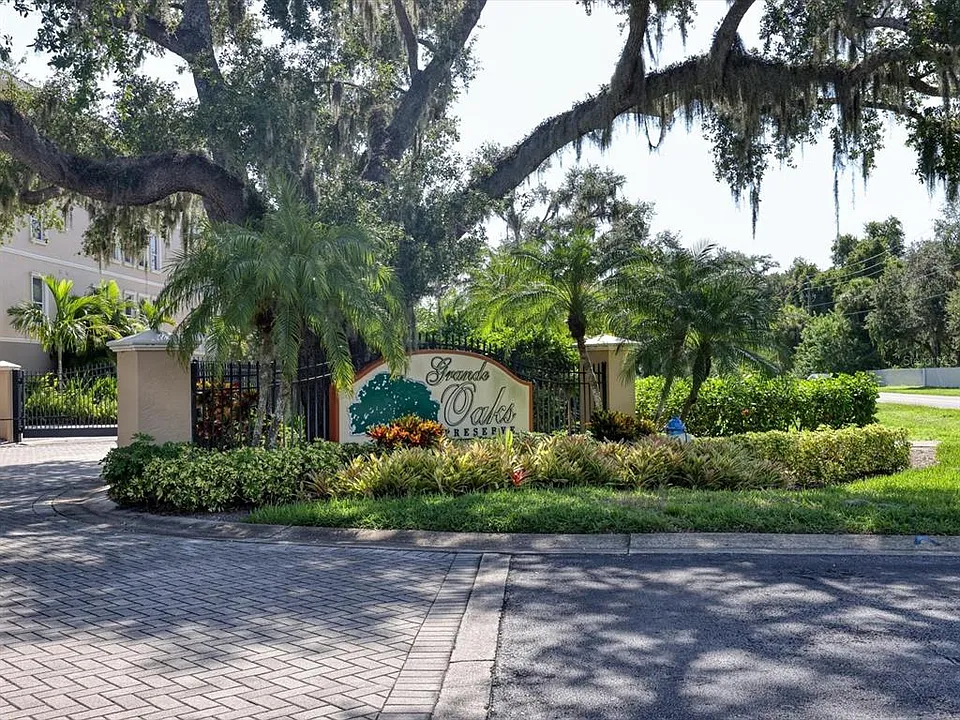 5122 Manorwood Dr #4B