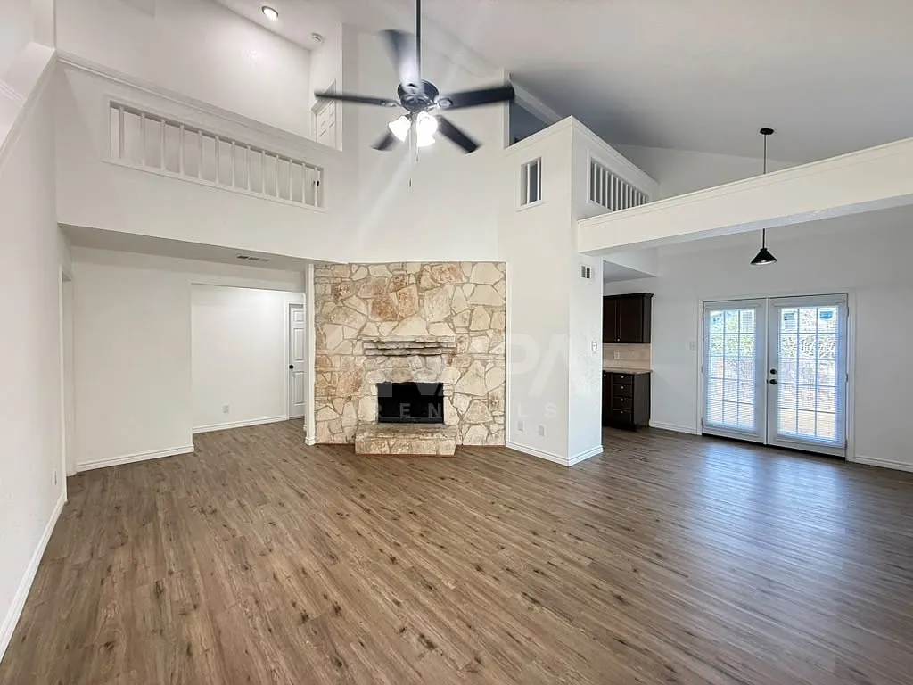 3 bed, 1644 sqft, $2,300 — Photo 3