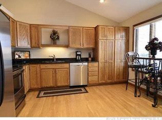8423 Rice Lake Rd, Osseo, MN 55369