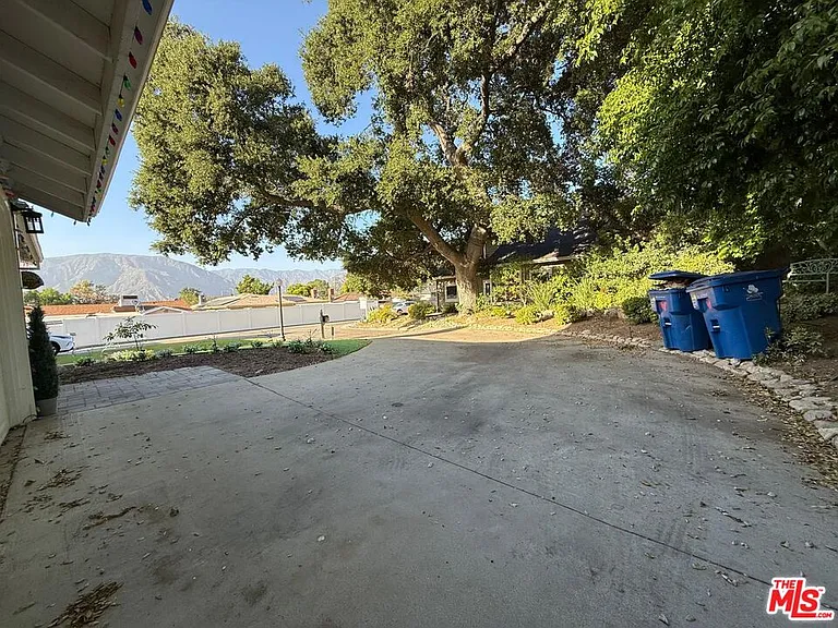 8020 Cora St — Photo 14