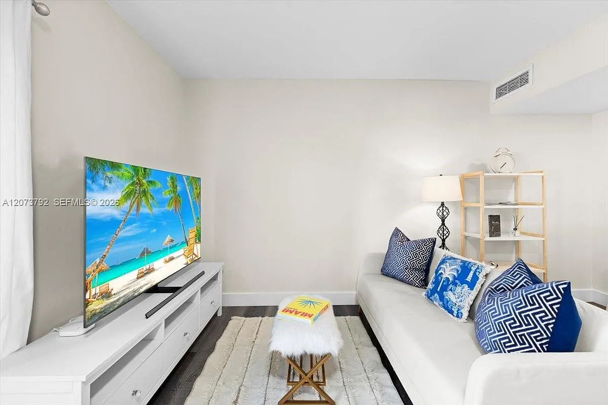 Artecity Governor Condo — Photo 1