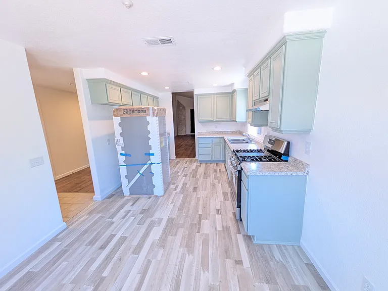 Hildale Cir — Photo 23