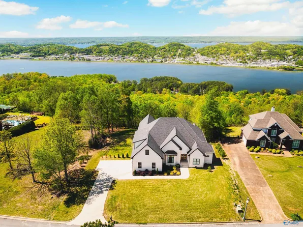 408 Ridgefield Cir, Guntersville, AL 35976