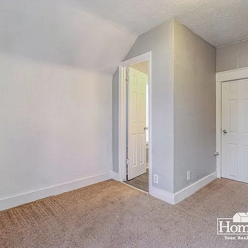 709 S 25th St — Photo 11
