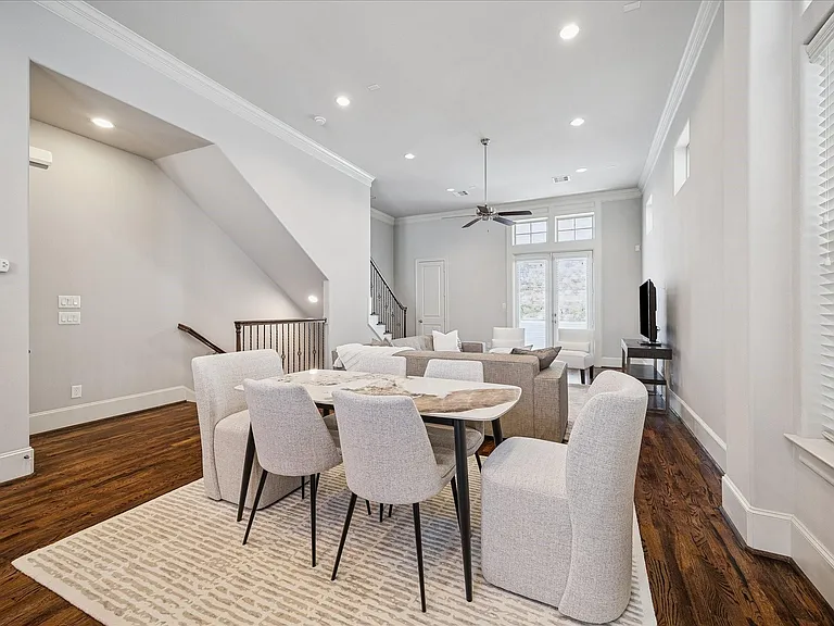 2048 Fannin Sta S — Photo 7