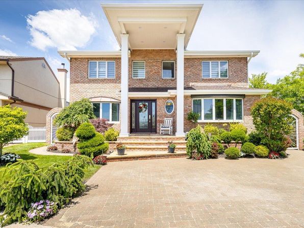 189 Philips Place, Oceanside, NY 11572