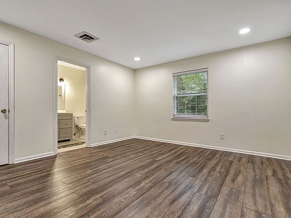 4th image of 528 Chandler Pl