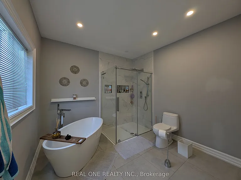 162 Golden Meadow Rd N — Photo 12