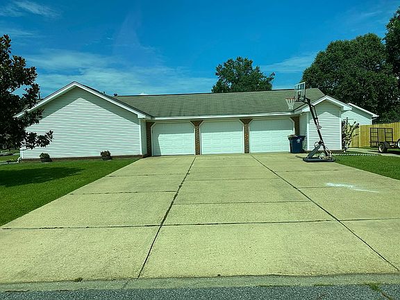 5th image of 3836 Edgebrook St
