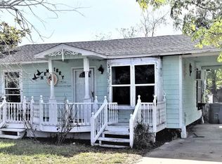909 N Church St, Rockport, TX 78382