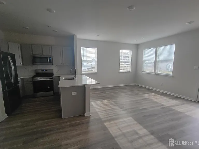 25 Elliot Ln — Photo 3