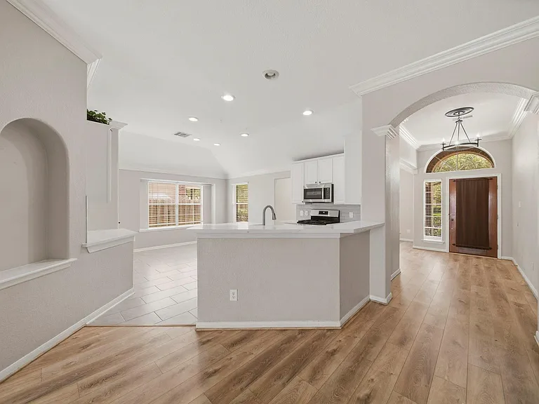 3907 Plum Hill Ln — Photo 7