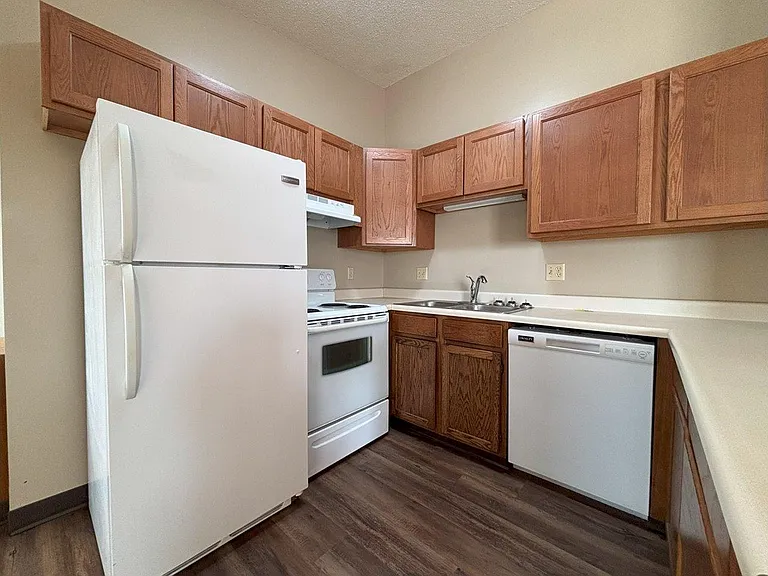 Heritage Apartments — Photo 17