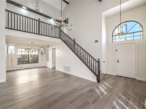 9013 Cypress Point Way, Las Vegas, NV 89117