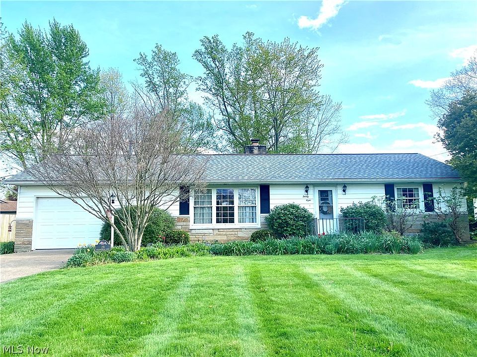 1st image of 28 Meadowbrook Dr