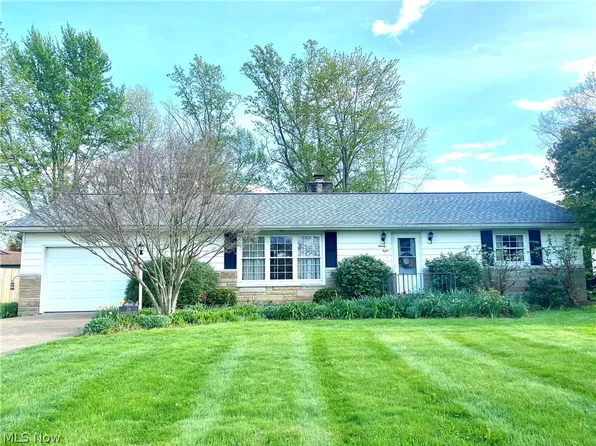 28 Meadowbrook Dr, Grafton, OH 44044