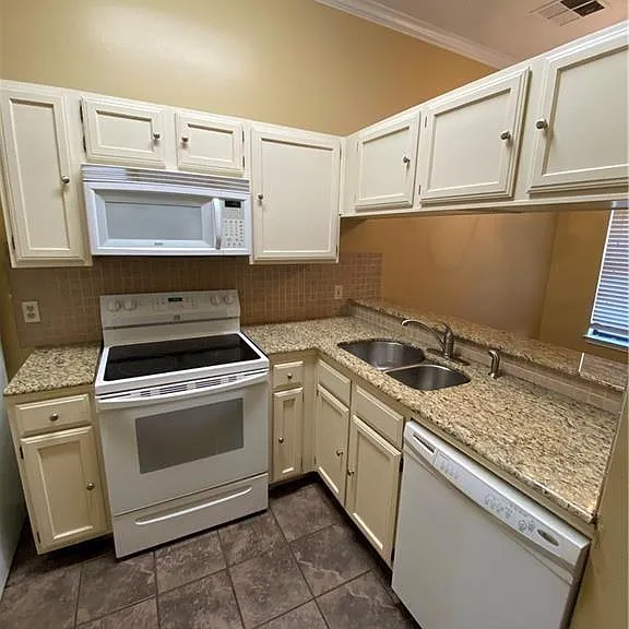 2802 Nueces St #311 — Photo 1