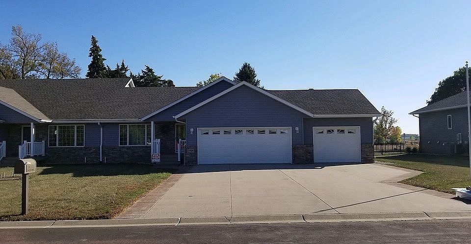 1st image of 1909 Woodland Ct