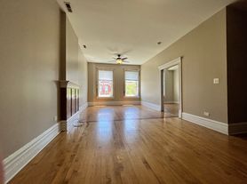 1456 W 18th St, Chicago, IL