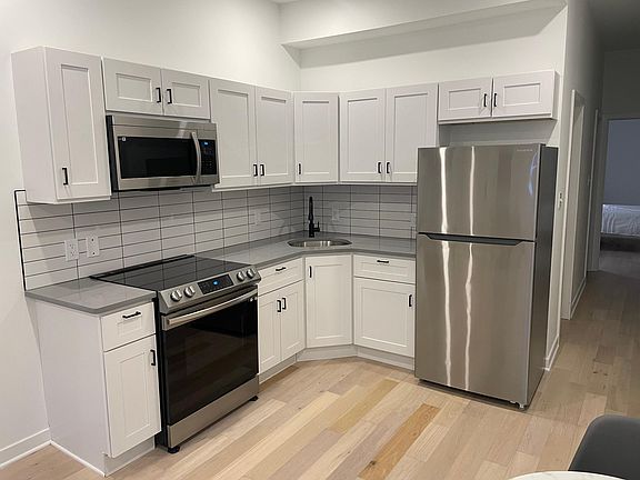 4th image of 1218 W Russell St #1