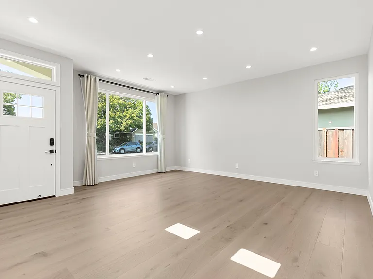 3453 Wheeling Dr — Photo 4