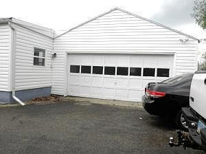 5th image of 822 Walker St