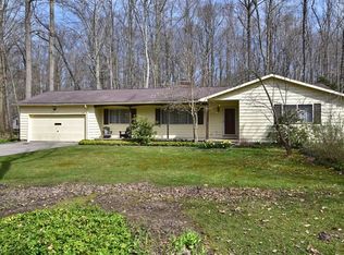 9040 Forest Ln, Chesterland, OH 44026