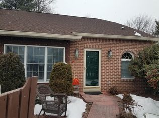 910 Sterling Ct, Enola, PA 17025