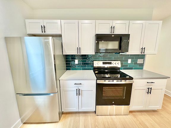 2nd image of 2041 Adams St #2043