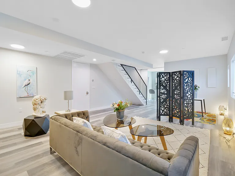 1280 W 37th Pl #B2B3 — Photo 9