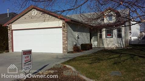 1st image of 208 E Carmel Dr