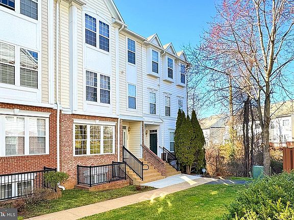 2nd image of 11580 Cavalier Landing Ct Suite 903-A