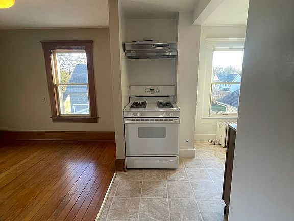 5th image of 1334 Rosewood St
