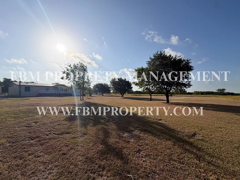 633 Mosley Rd — Photo 28