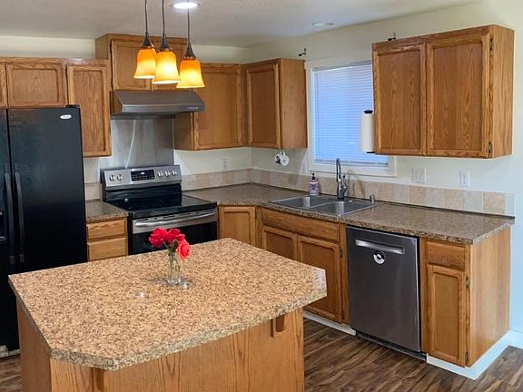 3rd image of 10905 NE 92nd Cir