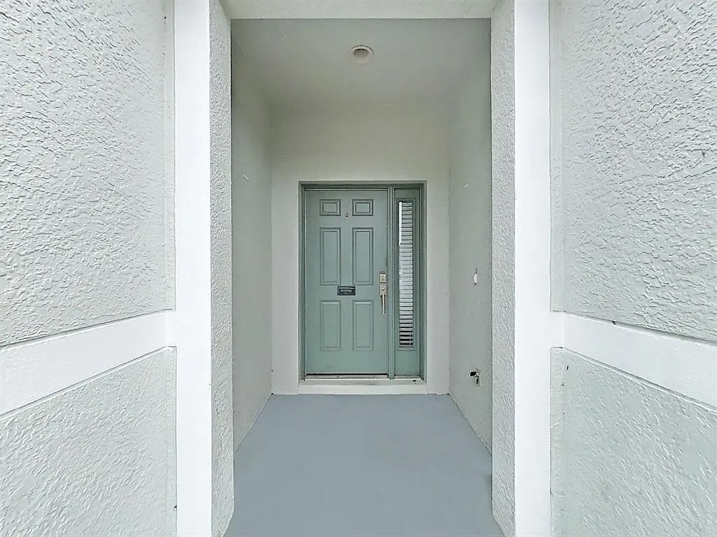 4 bed, 2.0 bath, 1917 sqft, $2,295 — Photo 2