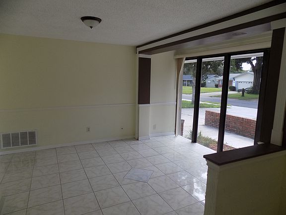 4th image of 5903 Fernhill Dr