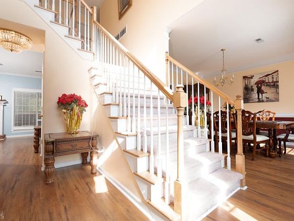 4th image of 165 Byington Dr