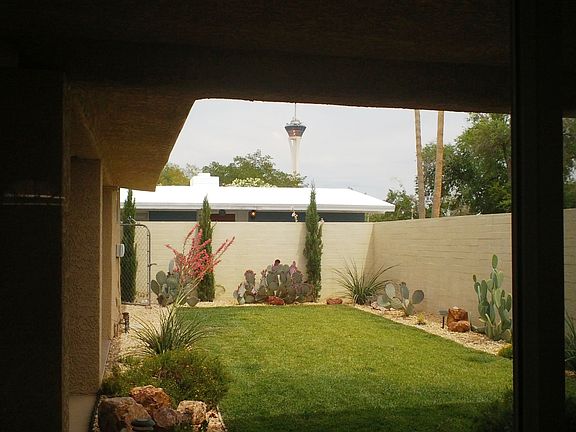 4th image of 2212 Bonnie Brae Ave