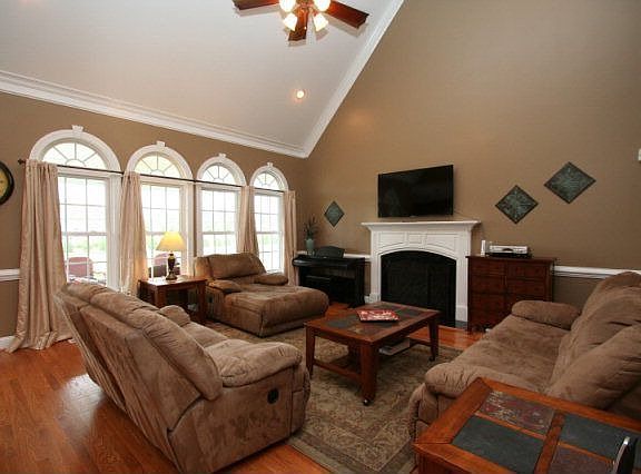 3rd image of 102 Stonewood Dr