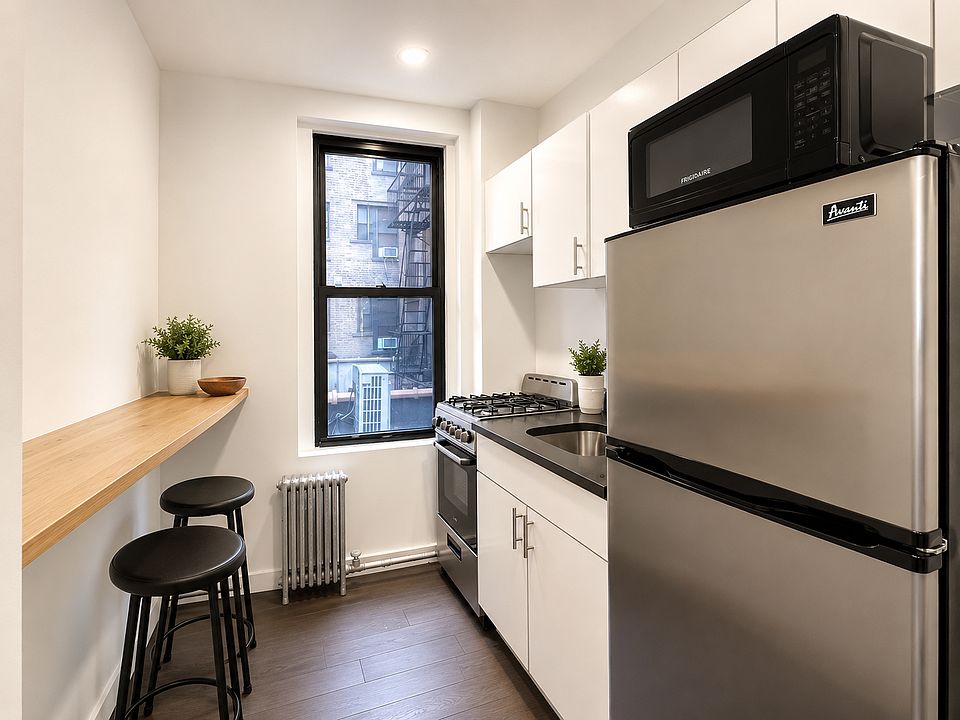 2nd image of 70 Kenmare St #6A