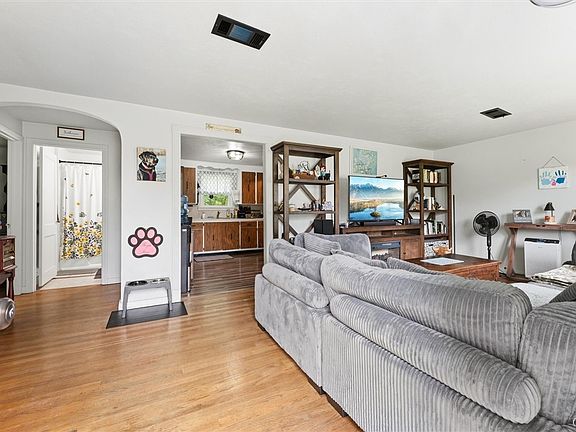 2nd image of 6449 Lakeshore Rd
