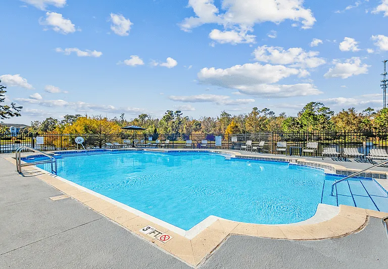 Avalon Reserve Apartments — Photo 4