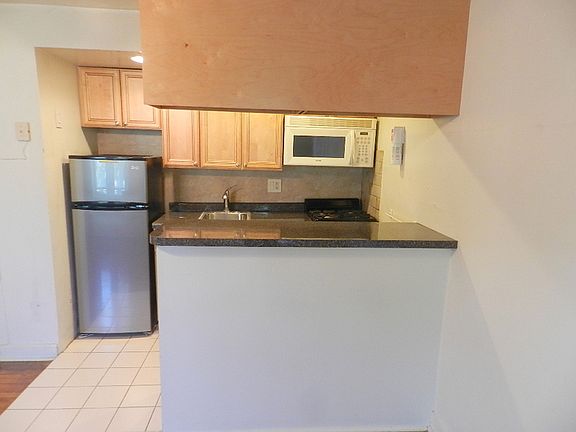 3rd image of 1934 Waverly St APT F311