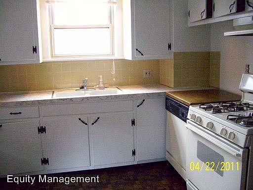 4th image of 56 E Main St