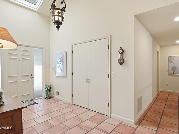 5th image of 2 Saint Andrews Ct