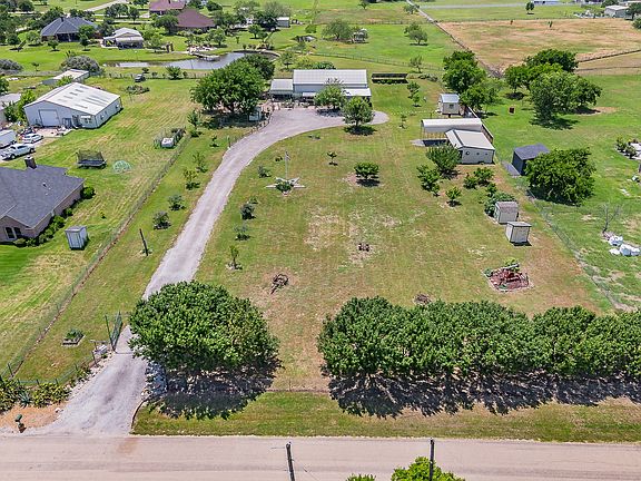 2nd image of 501 Country Ln